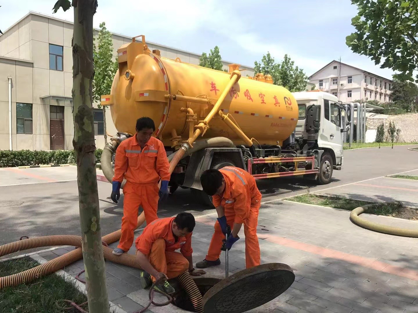 旌阳化粪池清理与5-8吨吸粪车施工效率分析